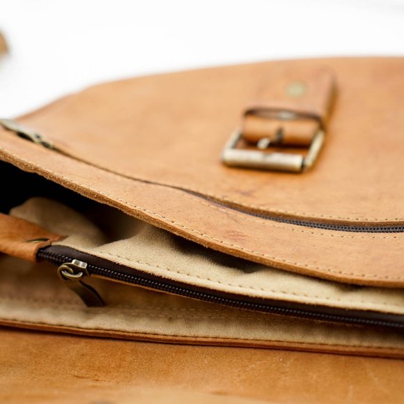 Khalid Satchel - Picture 5 of 6